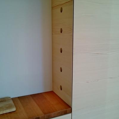 Vollholzkuche Fichte Eiche Weinflaschenhalter