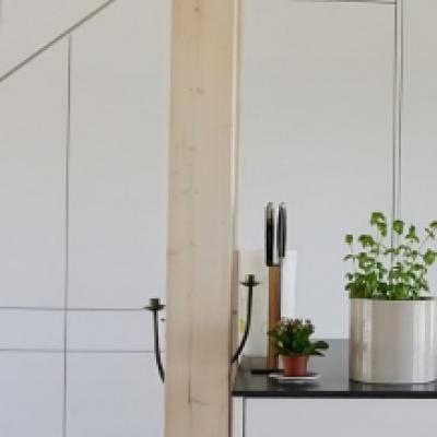 01 Moderne Kuche Weiss Nero Asoluto Grifflos Langenaltheim 218x640