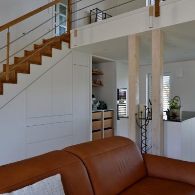 Kuche Weiss Grifflos Unter Treppe Langenaltheim 640x640