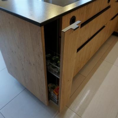 Echtholzkuche Eiche Apothekerschrank