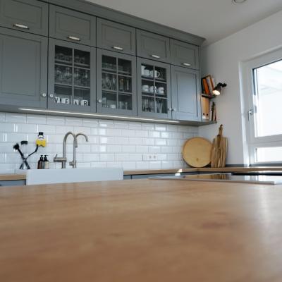 Moderner Landhaus Grau Wohnkuche Gustenfelden 640x640 1
