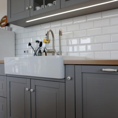 Moderner Landhaus Grau Wohnkuche Gustenfelden 640x640 3
